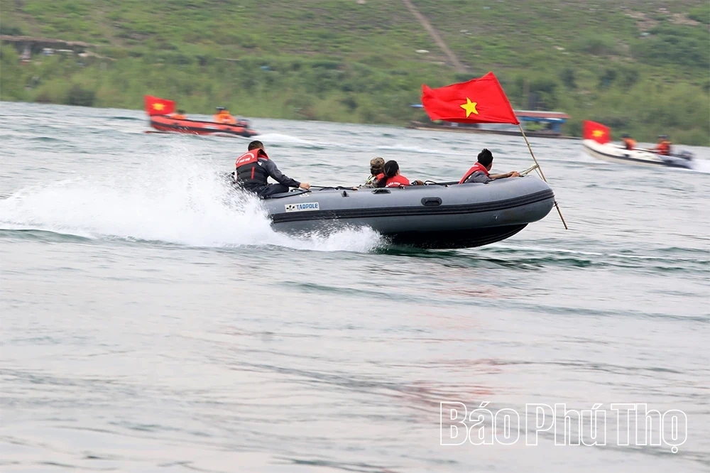 A Spectacular Steam-Powered Boat Performance at the Whale Festival