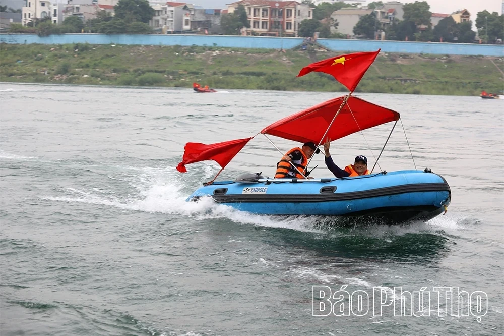 A Spectacular Steam-Powered Boat Performance at the Whale Festival