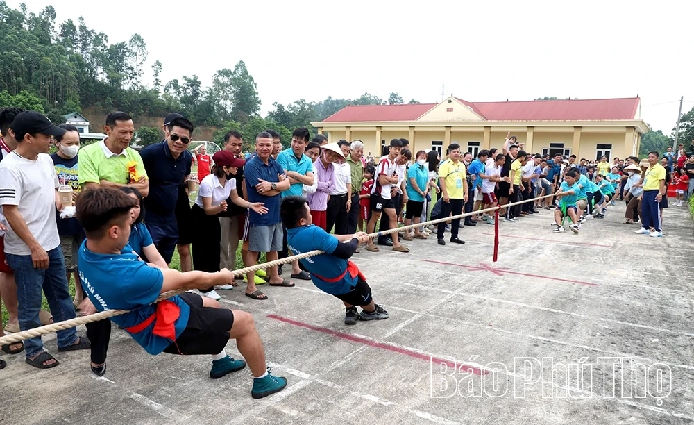 Gần 600 vận động viên tham gia Đại hội Thể dục thể thao xã Phù Ninh lần thứ I