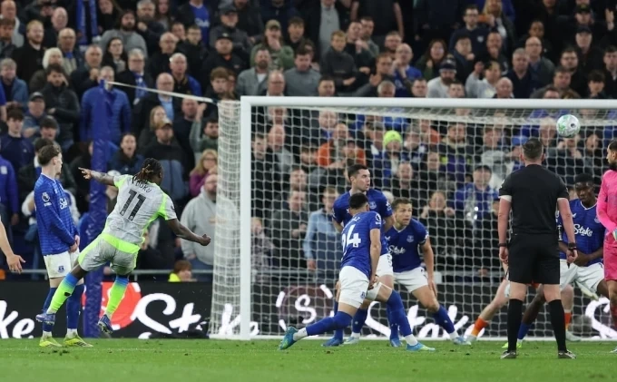 Man City sảy chân trong cuộc đua vô địch Ngoại hạng Anh
