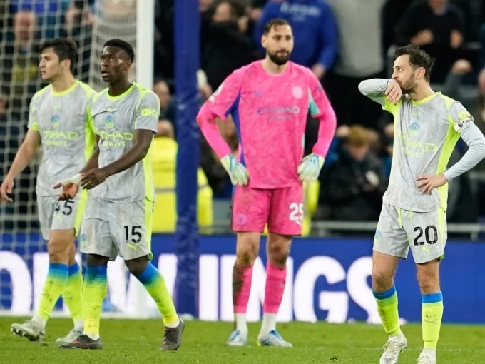 Man City sảy chân trong cuộc đua vô địch Ngoại hạng Anh