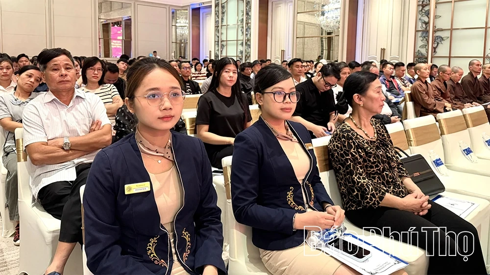 Tuyên truyền, hướng dẫn khai báo tạm trú cho người nước ngoài trên nền tảng Internet