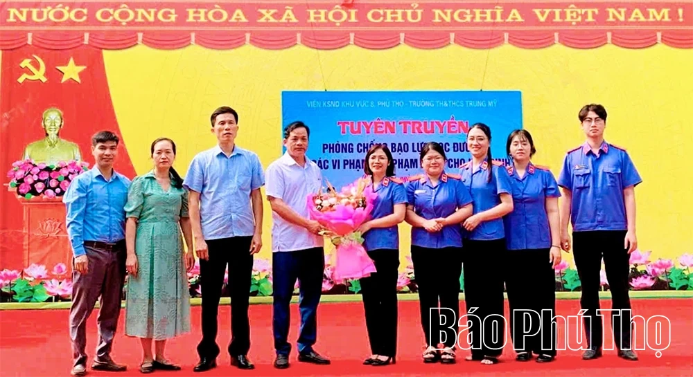Tuyên truyền pháp luật cho hơn 1.400 học sinh Trường TH&THCS Trung Mỹ