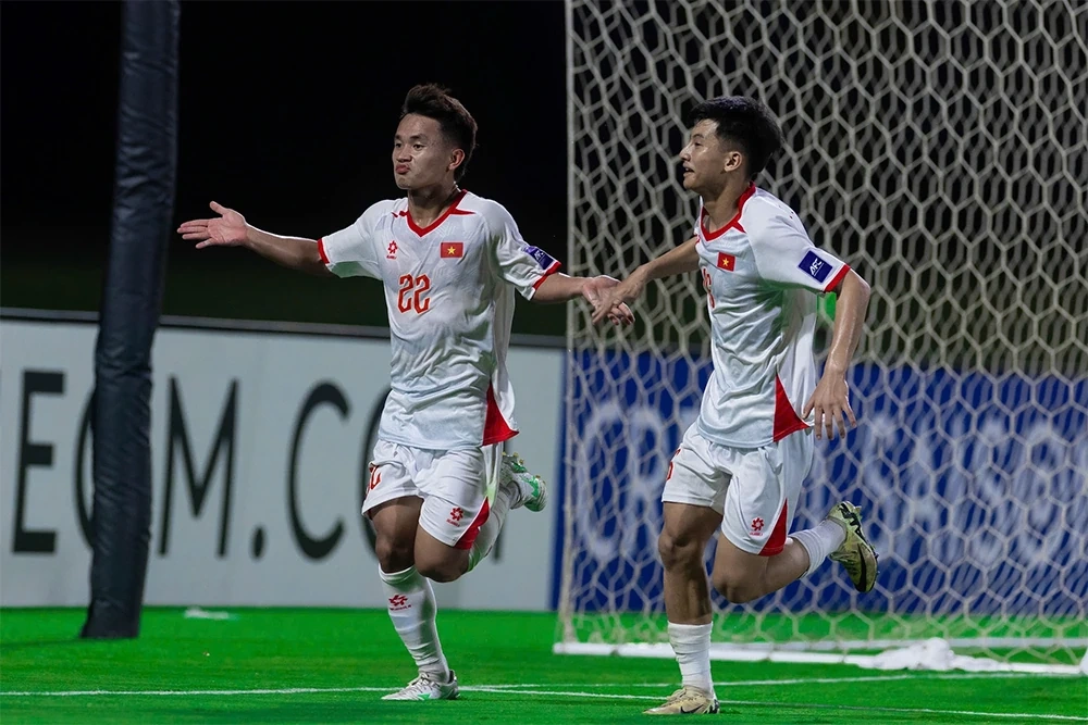 U17 Việt Nam ra quân thuận lợi ở giải châu Á:Vừa hay vừa... tiếc