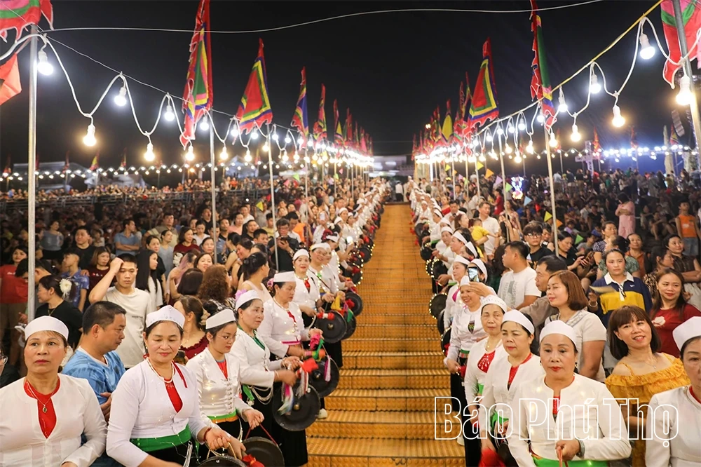 Đêm Đà giang nghe tiếng chiêng vọng núi