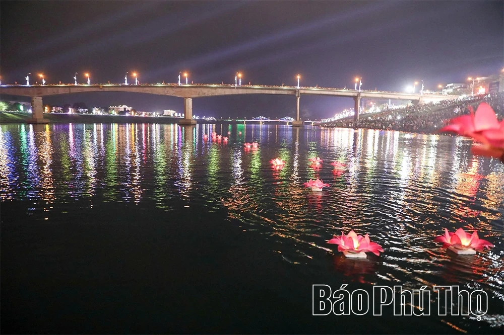 Đêm Đà giang nghe tiếng chiêng vọng núi