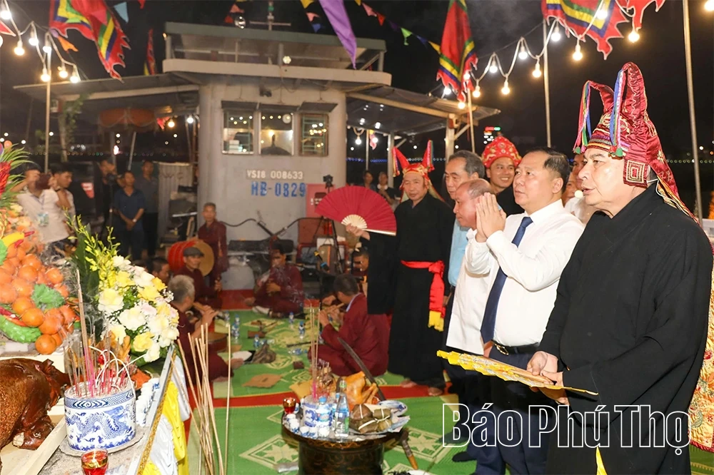 Đêm Đà giang nghe tiếng chiêng vọng núi