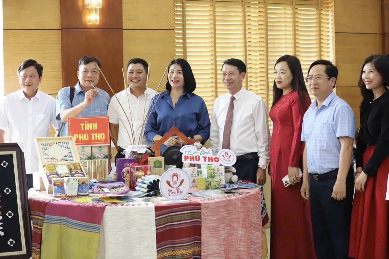 Ký kết Thoả thuận Chương trình liên kết hợp tác phát triển du lịch các tỉnh Tây Bắc mở rộng giai đoạn 2026-2030