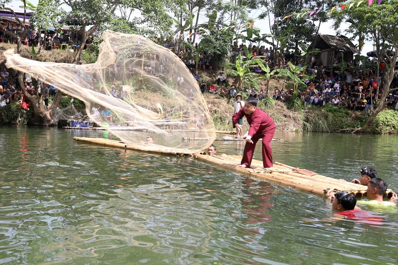 Unique Traditional Stream Fishing Festival Attracts Massive Crowds