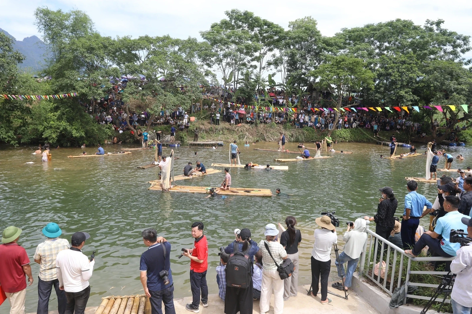 Unique Traditional Stream Fishing Festival Attracts Massive Crowds