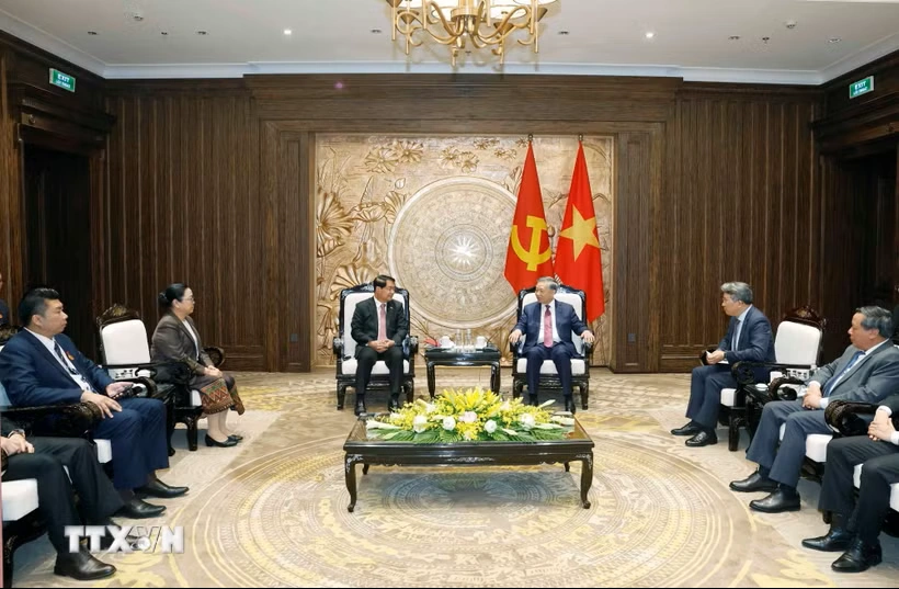 Việt Nam luôn dành ưu tiên cao nhất cho mối quan hệ hữu nghị vĩ đại Việt Nam-Lào