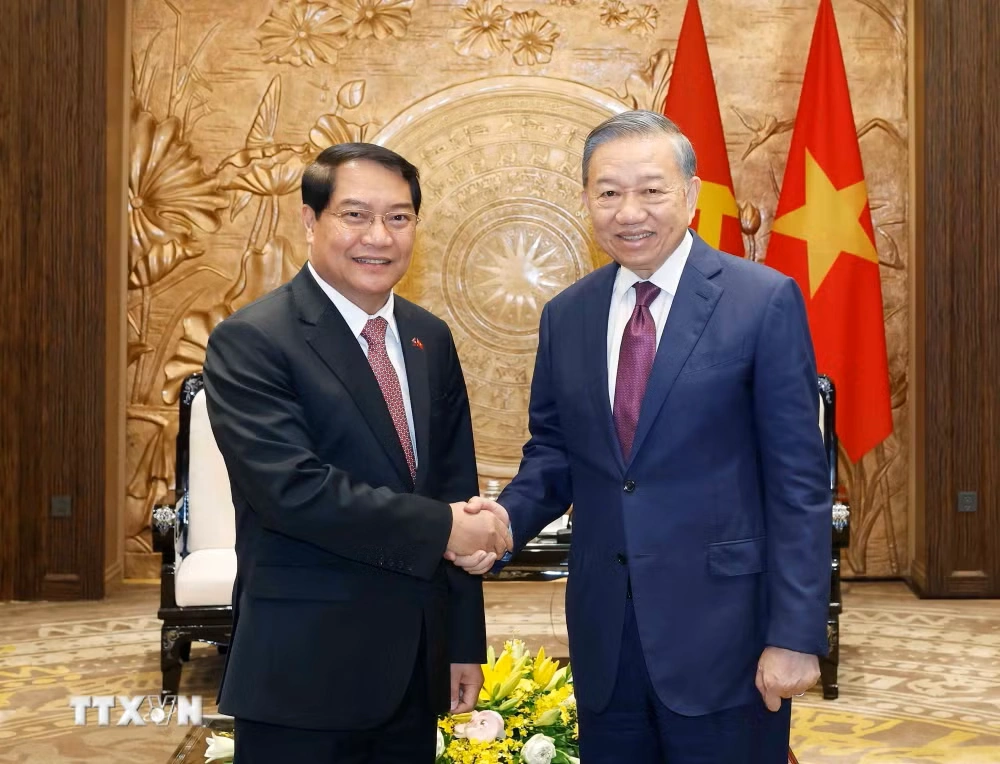 Việt Nam luôn dành ưu tiên cao nhất cho mối quan hệ hữu nghị vĩ đại Việt Nam-Lào