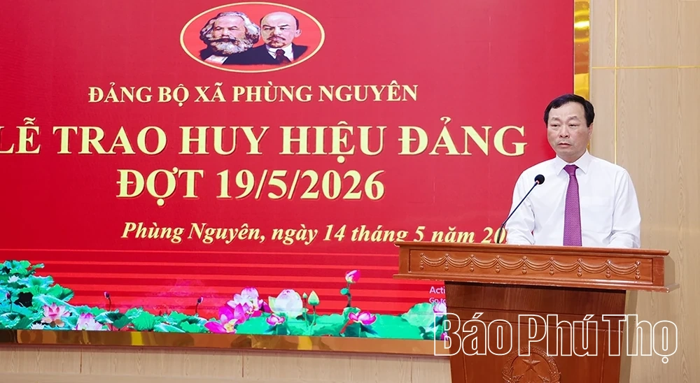 Đảng bộ xã Phùng Nguyên trao Huy hiệu Đảng cho 44 đảng viên đợt 19/5