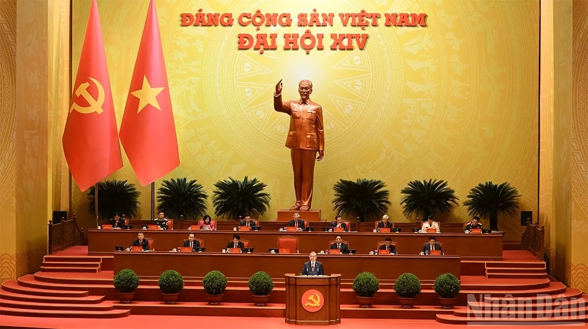Ánh sáng Hồ Chí Minh soi đường cho chúng ta đi