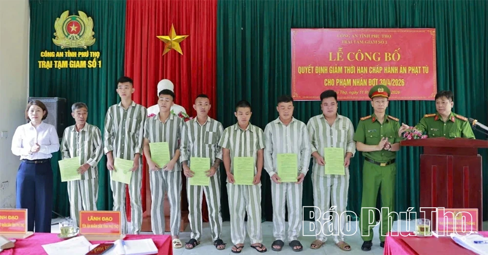 Công bố quyết định giảm thời hạn chấp hành án phạt tù