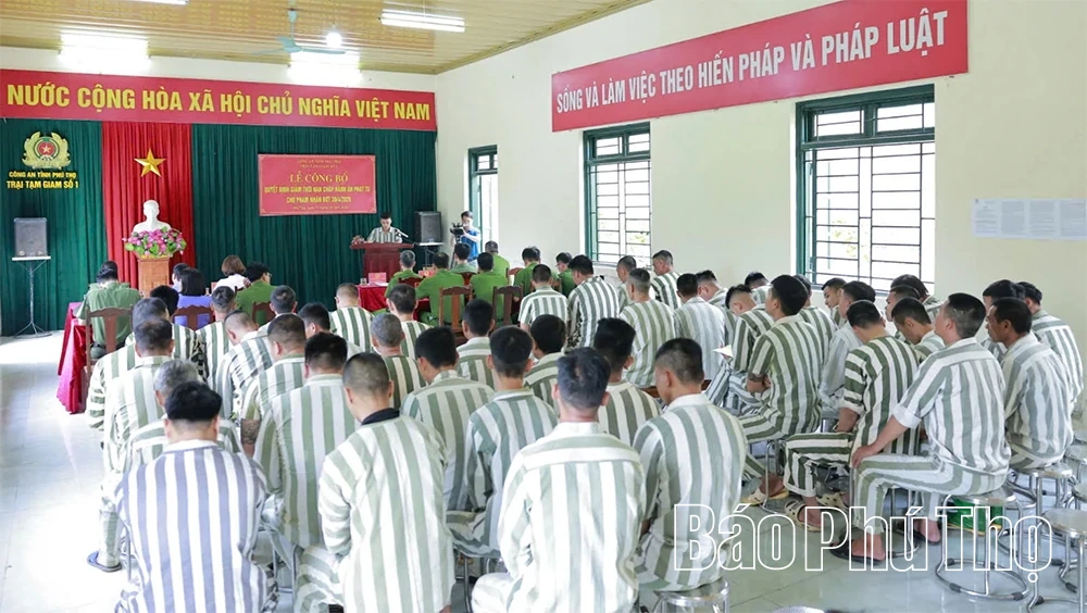 Công bố quyết định giảm thời hạn chấp hành án phạt tù