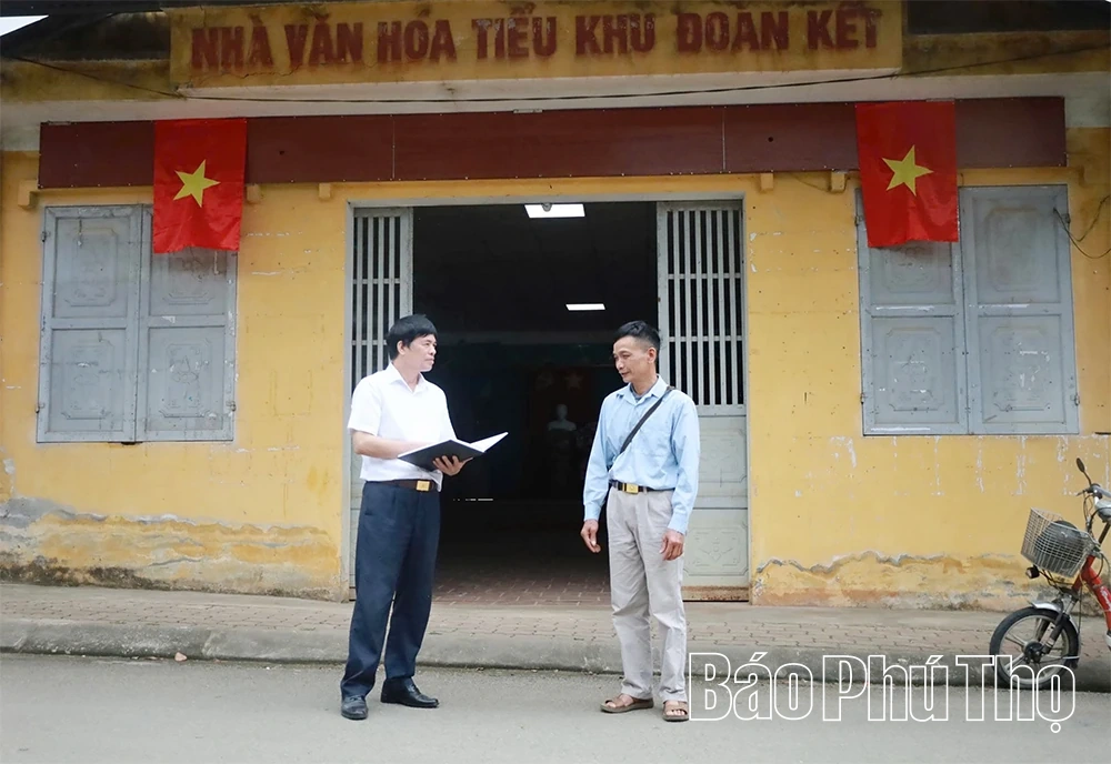 Bí thư chi bộ gắn bó với dân, tận tâm với việc chung