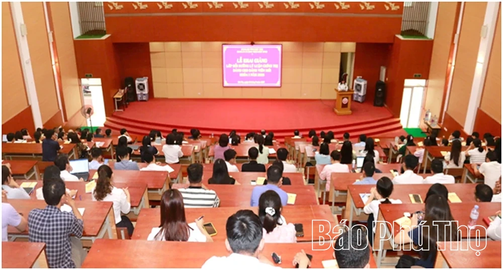 Đẩy mạnh đấu tranh, bảo vệ nền tảng tư tưởng của Đảng trong Đảng bộ UBND tỉnh