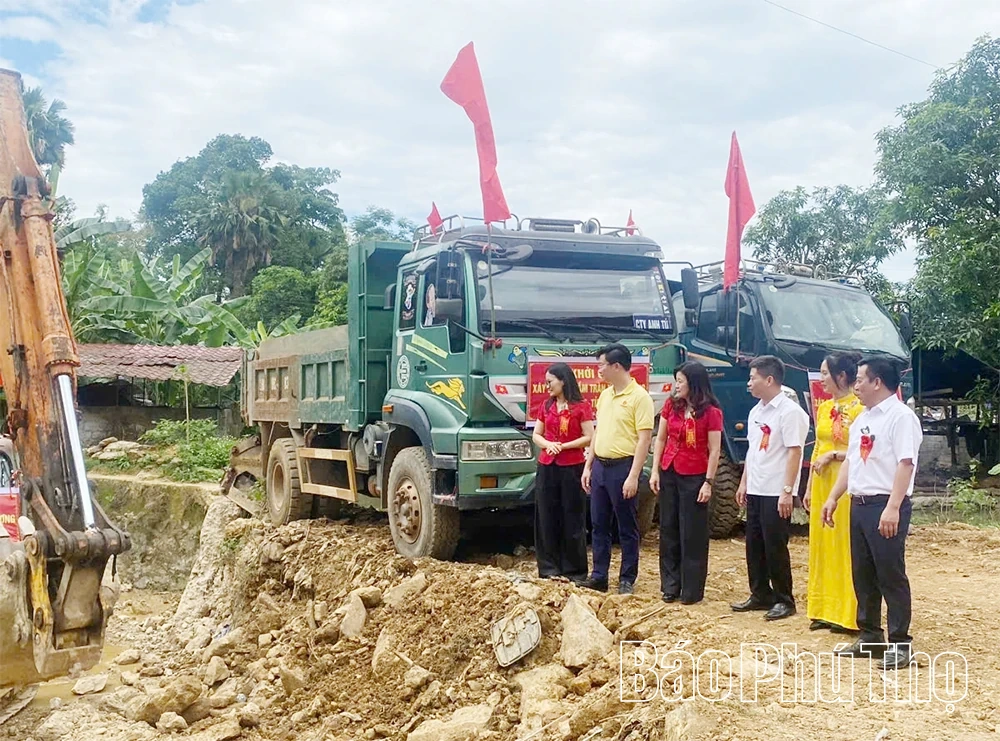 Khởi công xây dựng ngầm tràn xóm Thượng, xã Quy Đức