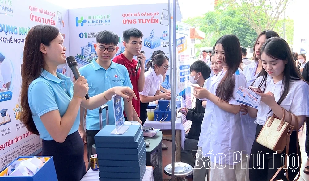 Ngày hội việc làm tại Trường Cao đẳng Y tế Phú Thọ