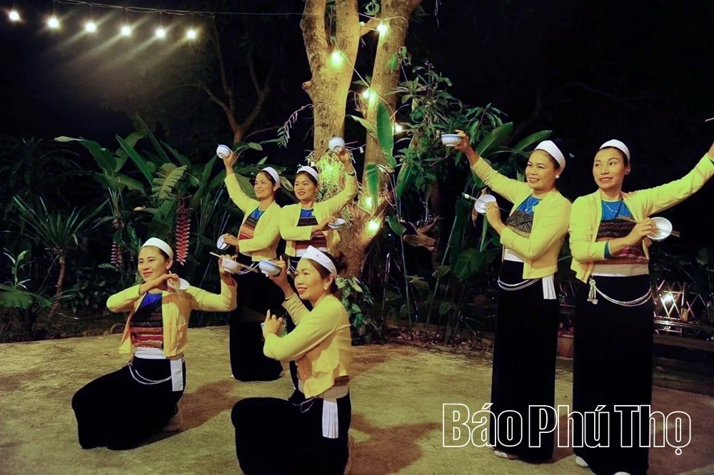 Discovering Ngoi Hoa Bay