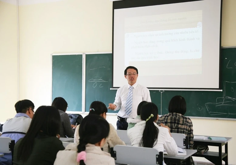 Mỗi viên chức chỉ được là giảng viên đồng cơ hữu của một cơ sở giáo dục