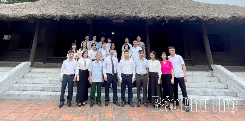 Sinh hoạt chuyên đề “Báo công dâng Bác” nhân kỷ niệm 136 năm Ngày sinh Chủ tịch Hồ Chí Minh