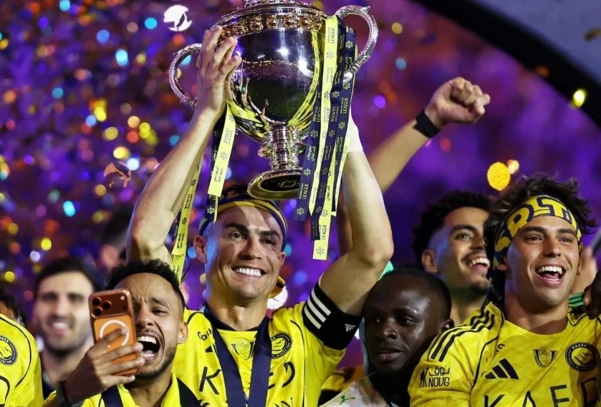 Ronaldo lập cú đúp rực rỡ, Al Nassr chính thức vô địch Saudi Pro League