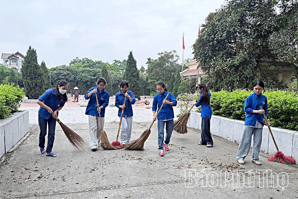 Thanh niên xã Vĩnh Tường xung kích bảo vệ môi trường