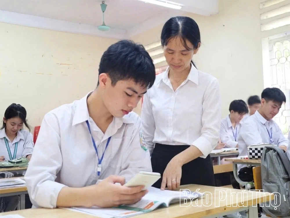 Hoa thơm dâng Bác