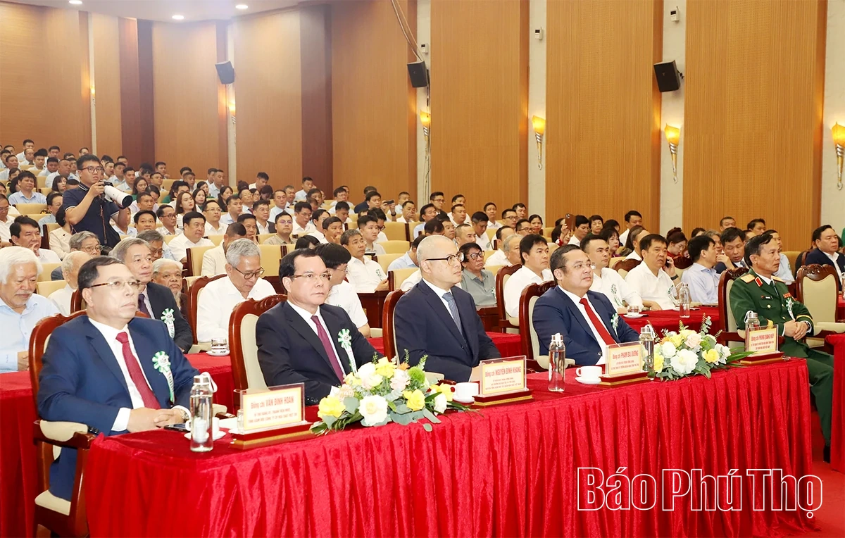 65 năm Công ty Cổ phần Hóa chất Việt Trì: Giữ vững “mạch máu” hóa chất cơ bản, hướng tới tương lai xanh