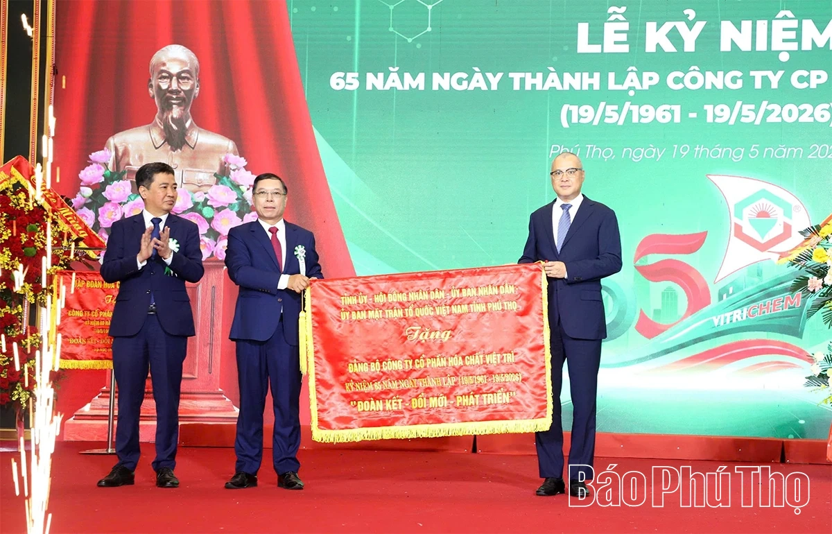 65 năm Công ty Cổ phần Hóa chất Việt Trì: Giữ vững “mạch máu” hóa chất cơ bản, hướng tới tương lai xanh