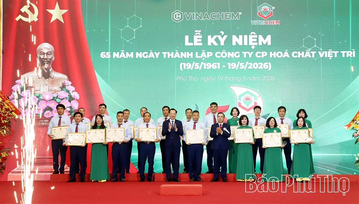 65 năm Công ty Cổ phần Hóa chất Việt Trì: Giữ vững “mạch máu” hóa chất cơ bản, hướng tới tương lai xanh