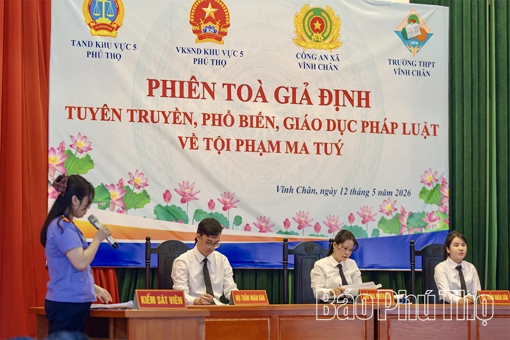 Cảnh tỉnh học sinh trước hiểm họa ma túy từ phiên toà giả định