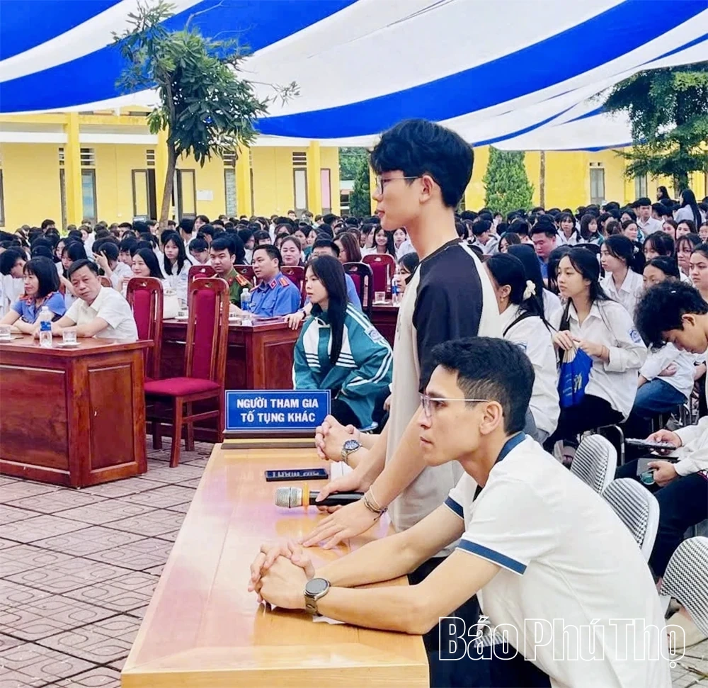 Cảnh tỉnh học sinh trước hiểm họa ma túy từ phiên toà giả định