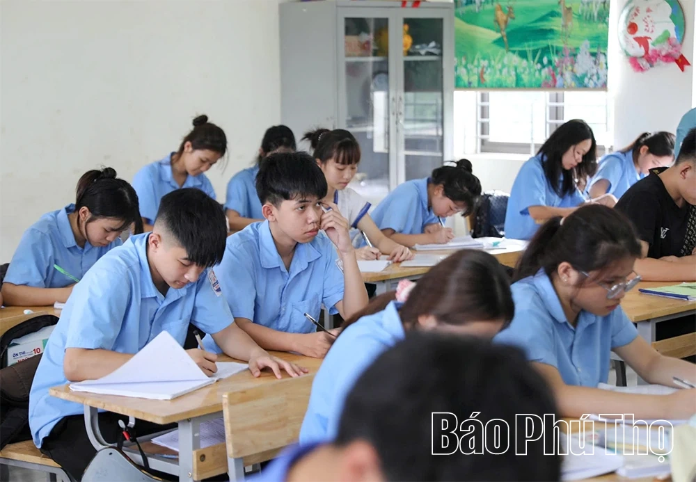 Mùa thi đầu tiên sau sáp nhập: Khi cấp xã “gánh” thêm áp lực thi cử