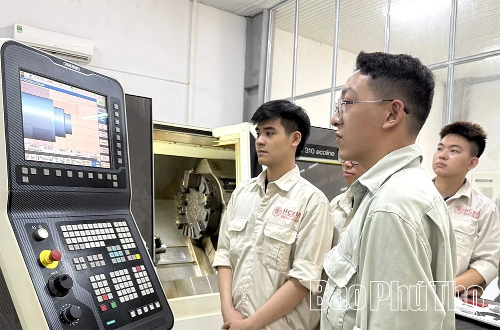 Đào tạo nguồn nhân lực chất lượng cao từ Trường Cao đẳng Cơ điện Hà Nội
