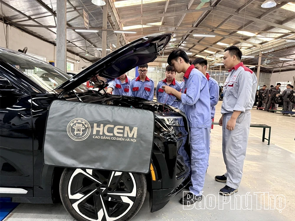 Đào tạo nguồn nhân lực chất lượng cao từ Trường Cao đẳng Cơ điện Hà Nội