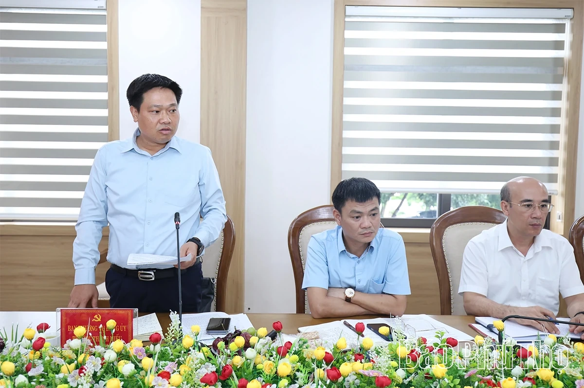 Thông qua dự thảo báo cáo kết quả giám sát đối với Ban Thường vụ Đảng ủy các phường Vân Phú, Thanh Miếu