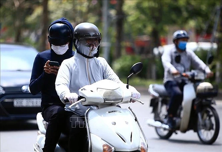 Thời tiết ngày 22/5: Bắc Bộ mưa dông về đêm, ban ngày nắng nóng, cảnh báo lũ quét vùng núi