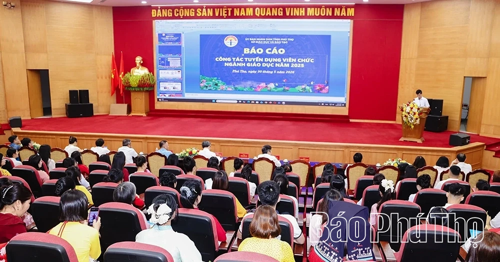Phú Thọ trao quyết định tuyển dụng 1.334 giáo viên và nhân viên trường học