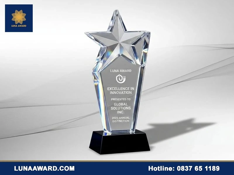 Kỷ niệm chương pha lê Luna Award Vietnam - Nâng tầm giá trị vinh danh