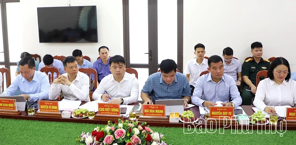 Thông qua dự thảo báo cáo giám sát đối với Đảng ủy các xã Toàn Thắng, Vân Sơn