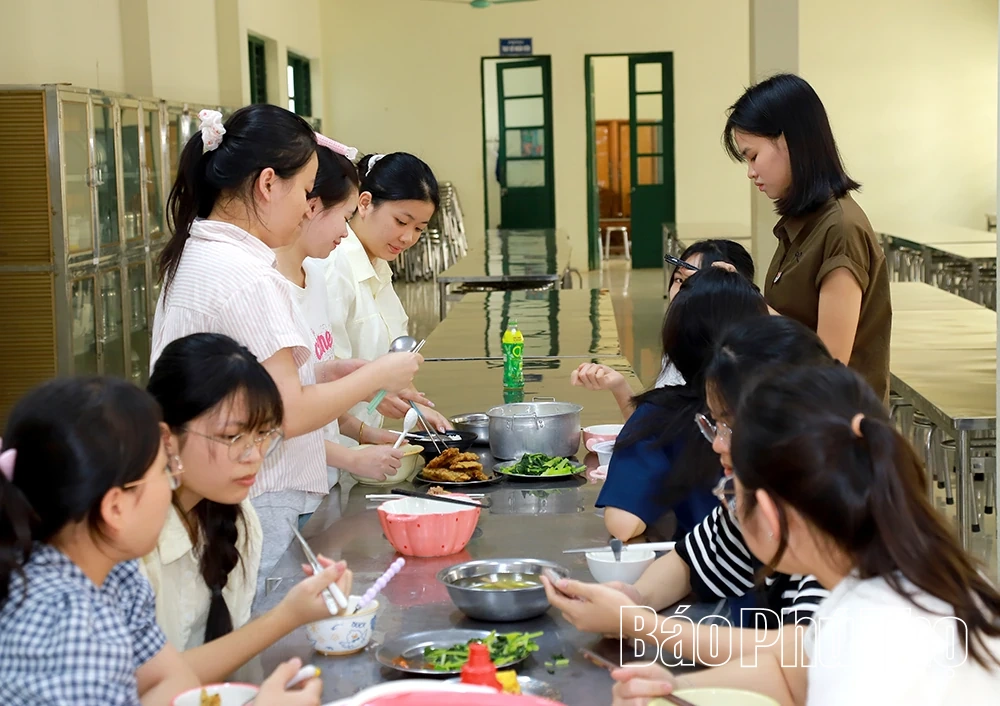 Điểm sáng trong giáo dục, chăm sóc toàn diện cho học sinh dân tộc thiểu số