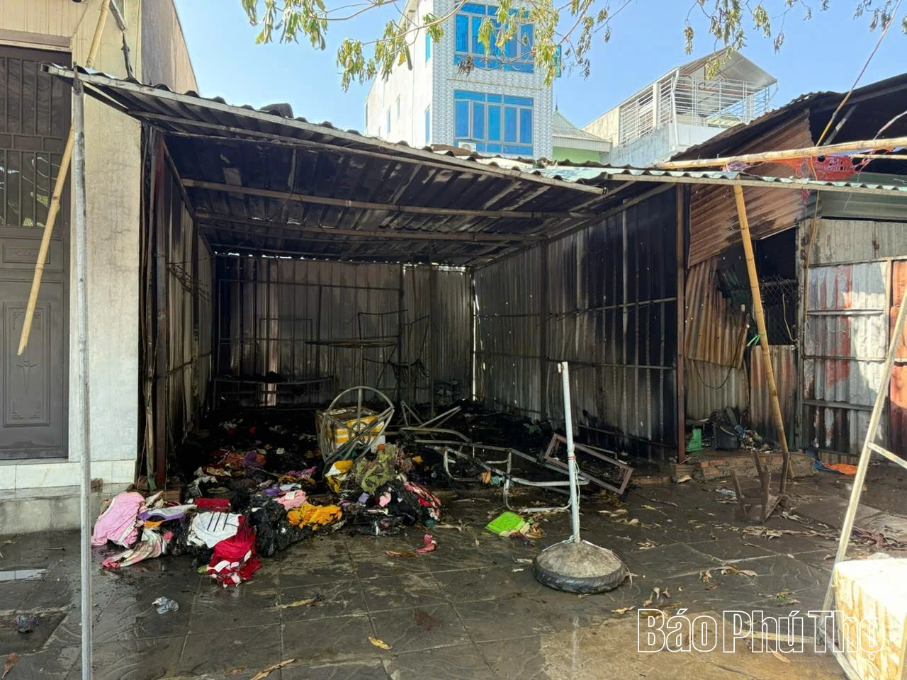 Liên tiếp xảy ra 2 vụ cháy, thiệt hại nhiều tài sản do đốt rác gây cháy lan