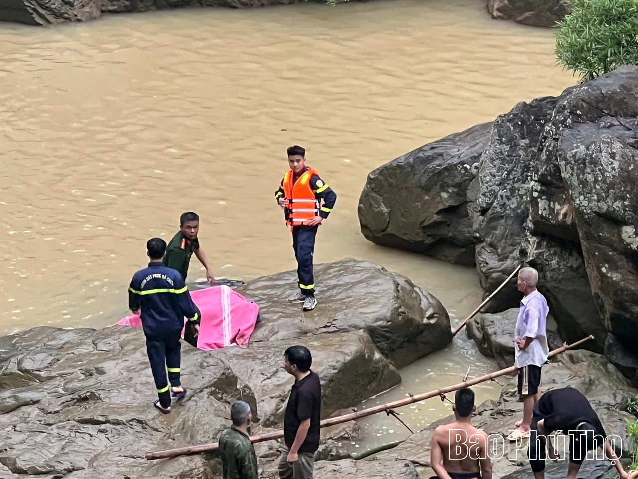 Rủ nhau tắm thác ở xã Mường Vang, một người bị đuối nước tử vong