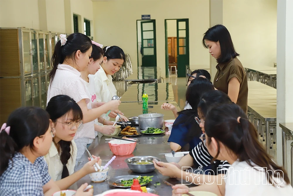 Điểm sáng trong giáo dục, chăm sóc toàn diện cho học sinh dân tộc thiểu số