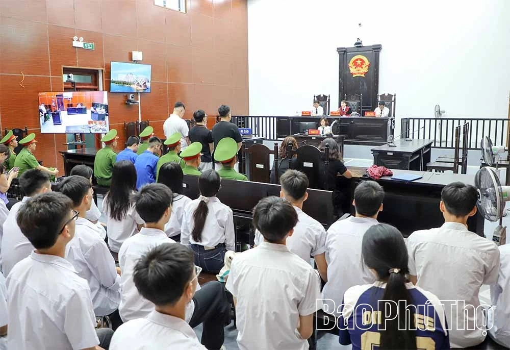 Buôn bán thuốc lá điện tử trái phép, 3 bị cáo lĩnh tổng hình phạt 72 tháng tù treo