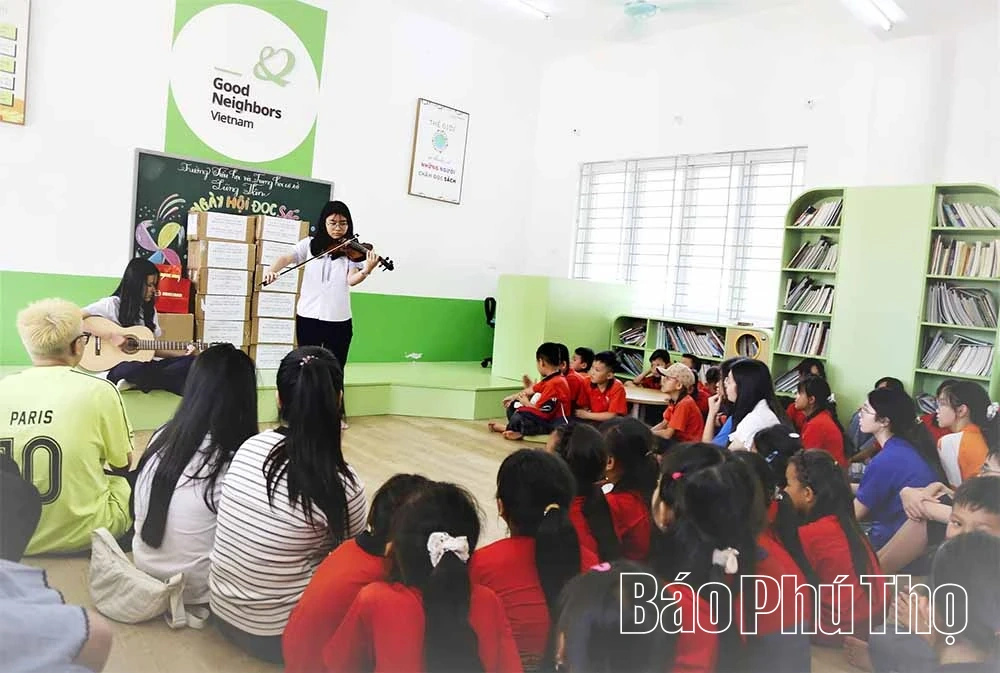 Chung tay gây dựng tủ sách, lan tỏa văn hóa đọc đến xã vùng cao Vân Sơn