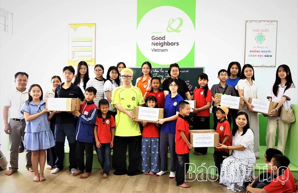 Chung tay gây dựng tủ sách, lan tỏa văn hóa đọc đến xã vùng cao Vân Sơn